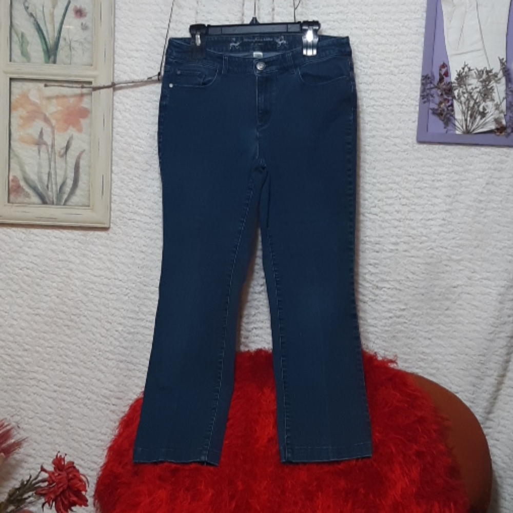 Womens jeans Sz 10 classy Christopher Banks Modern fit Classic Rise Mom Jeans